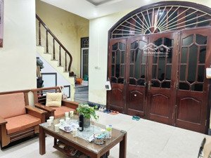 bán nhà cầu giấy dt 47/58m x 4t x mt 16m gía 15,8 tỷ có thương lượng