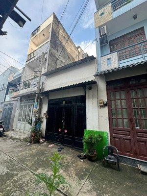 bán gấp nhà hxh gần aeon mail tân phú, khu đông đúc, an ninh.