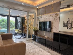 cho thuê căn hộ sân vườn sky garden 1, phú mỹ hưng nhà mới 100%, 3pn sang trọng