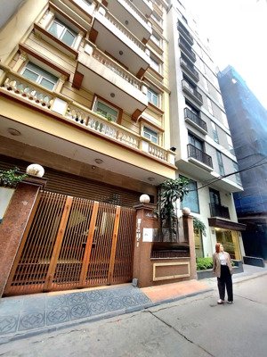 bán nhà võng thị 300m2, 8 tầng 1 hầm giá: 125 tỷ. tây hồ