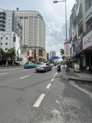 nhà mới đẹp nam kỳ khởi nghĩa thông lý chính thắng, 5 tầng btct ngang gần 5m - giá tốt kv