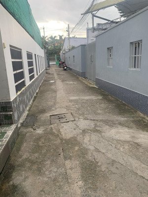 cần bán nhanh đất ngã 3 lò lu-lã xuân oai giá tốt để mua ở và đầu tư