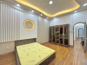 cho thuê chdv 2pn tách bếp bancol mới 100% sát đại học y dược