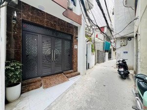 bán nhà 60m2 , chdv dòng tiền , ngõ thông , cách 50m ra ô tô dừng đỗ , 15pkk , dòng tiền 700tr/th.