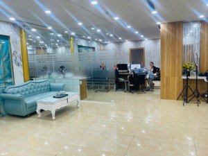 phân lô nguyễn hy quang. xe tải tránh thoải mái, vỉa hè để xe, kinh doanh sầm uất, không quy hoạch.