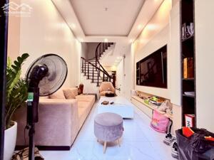 Nhà đẹp - độ hoàn hiện tốt - diện tích rộng - ngõ 3m - tặng nội thất - Đống Đa - 42m 4T - 8.8 tỷ