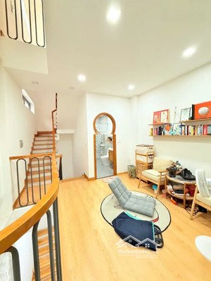 nhà đẹp lô góc 2 mặt - 4 tầng - 3 phòng ngủ - hẻm xe hơi