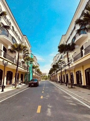 cần tiền- bán nhanh-siêu phẩm chà là vin 2 sổ đỏ sẵn giao dịch trong ngày nhà 5 tầng đẹp từng góc