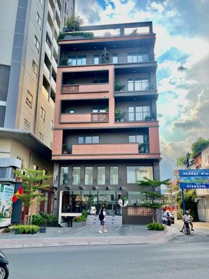 toà nhà góc 2 mt nguyễn văn đậu, bình thạnh; 348m2 (12 x 32); hầm 8 tầng; hđt 330 triệu; bán 80 tỷ