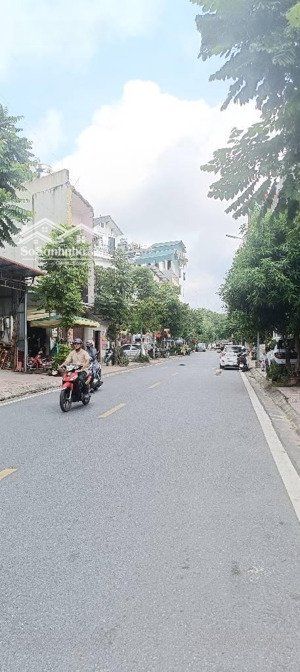 đất mặt phố hoa động,long biên vỉa hè,ô tô tải tránh,gần chợ, trường học. ở hay kinh doanh đều tiện