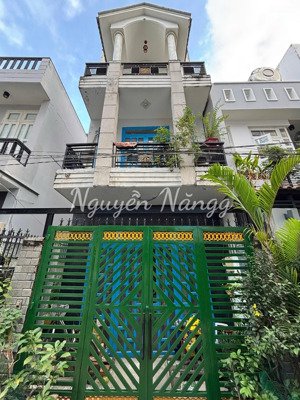 nhà phố sát phú mỹ hưng hẻm ô tô tới cửa, gần nguyễn thị thập, ngang 5.5m .8.39 tỷ cực tốt