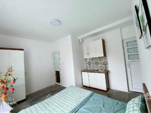 cần bán gấp ccmn phố hoàng ngân 95 m2 x 7t 29pkk đang cho bên thứ 3 1.1 tỷ/năm lô góc thoáng 3 mặt