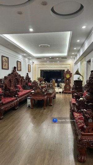 gia đình cần bán căn 3n - 2wc 167m2 tòa n05. tầng trung bc thoáng mát, nhà sẵn đồ đẹp, sổ đỏ sẵn