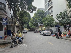 hiếm đắc địa nóng bỏng chủ máu bán tòa nhà phân lô quân đội 918 2 thoáng bước chân ra sân gôn,