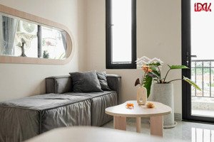 thuê phòng 35m2 ban công giặt riêng gần chợ bà chiểu, quận 1,3,5,10, phú nhuận, tân bình, sân bay