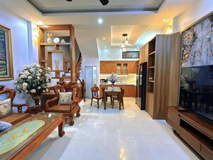 chủ lỡ mua căn lớn hơn bán gấp nhà văn quán hà đông mới sơn sửa ô tô lùi gần cửa dt38m2 giá hơn 8tỷ