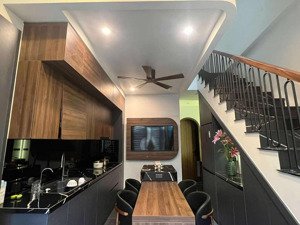 bán nhà 3 tầng trâu quỳ gia lâm, giá chỉ 5.45 tỷ nhà đẹp ở ngay