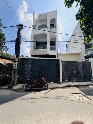 chủ gửi bán nhà 1 trệt 2 lầu (hoàn công) phường biên hoà. dt: 4,4x16=72m2. giá: 4tỷ2 tl