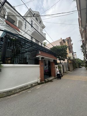 bán nhà long biên - dân xây chắc chắn - 79m2 - 4 ngủ - ô tô đỗ cửa - nhỉnh 8 tỷ