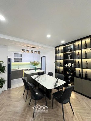 bán căn hộ 3pn -133m2 cc c6 nguyễn cơ thạch 3 mặt thoáng, có chỗ để ô tô riêng. lh 0327.;005.;007