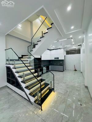 Bán nhà 4,5 tầng tuyến 2 đường Hùng Vương, chân cầu Quay, ôtô đỗ cửa- giá 6,3 tỷ