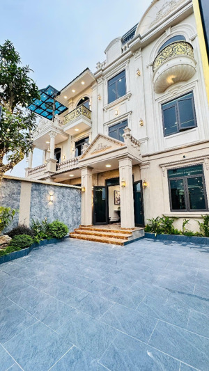 bán siêu biệt thự diện tích gần 150m vuông full nội thất giá 7,9 tỉ