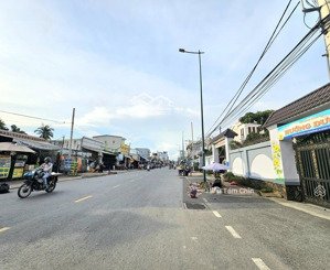 4.2m x 12.66m x 2 tầng, ô tô đỗ cửa, cách 10m ra mặt tiền, vị trí rất đẹp