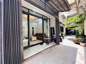 nhà mới đẹp gần 70m2 chỉ 2 căn ra hẻm xe hơi giá rẻ bất ngờ khu vip gò vấp!