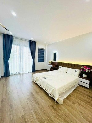 thạch bàn 33m2, 6 tầng, 7.1 tỷ, ô tô đỗ cổng, nhà đẹp ở luôn full nội thất