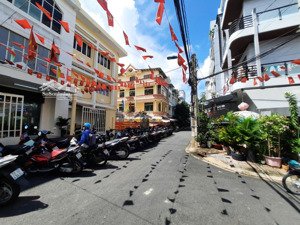 biệt thự góc đẹp 2 mặt tiền đường nội bộ bình phú 1- 9 x 17m 4 tầng kế bên ubnd f11- sát mt chợ lớn