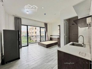 cho thuê căn studio ban công thoáng sáng full nội thất ngay ngã bảy lý thái tổ q10