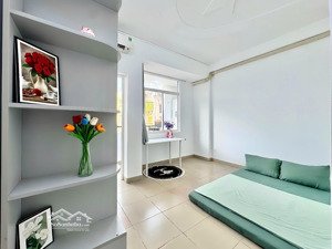 cho thuê phòng mới khai trương gần chợ bà chiểu, cầu bông giáp q1 ban công,cửa sổ lớn,full nội thất