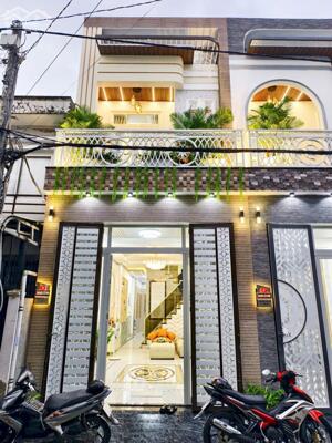 Nhà lầu rộng xây mới Full nội thất - Đậu ô tô trong nhà - Gần đại học Y Dược Cần Thơ