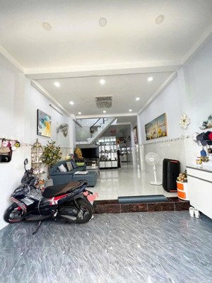 siêu ngộp - nhà 2 tầng - hxh - gần hoàng diệu 2 - dt: 180m2 giá 10,5 tỷ