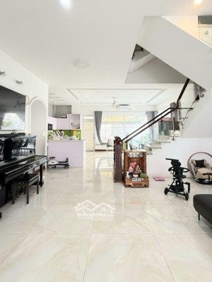 ngay hoàng hoa thám, tân bình, sát nhà ga t3, 78m2, 4 tầng, chỉ 10tỷ