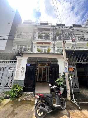 bán nhà tl 13. dt 4 x15m. giá 5 tỷ 860