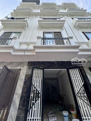 bán nhà mới lĩnh nam 32m2 nhô 6 tỷ