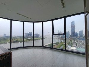 3pn vòng cung 121m2, sẵn sổ hồng, có nội thất, tầng cao view quận 1 giá 52 tỷ thương lượng