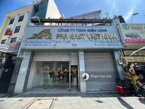 góc mặt tiền ngang 10m sử dụng hơn 600m2 - độ nhận diện cao số 165 hùng vương, quận 10!!!