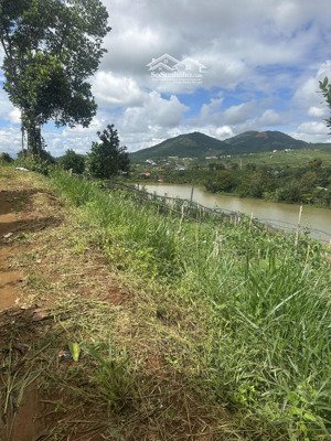 đất view đồi chè, giáp hồ, thoáng đẹp. sẵn thổ cư