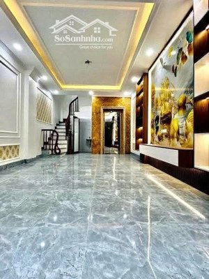 bán nhà riêng phố giảng võ, thang máy xịn sò, nhà đẹp ở ngay, sân xe riêng, dt 43m* 5t, nhỉnh 8 tỷ