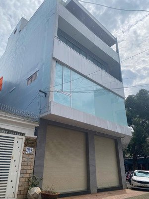 toà nhà 4 tầng góc 2 mặt tiền ngô quyền - buôn ma thuột