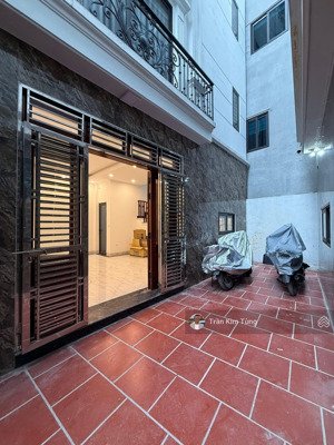 nhà đẹp 37m x 5 tầng phố trạm, ngõ nông, cách 10m ra ngõ ô tô tránh, 2 mặt thoáng.