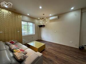 Cần bán căn hộ chung cư đường Quan Hoa, Cầu Giấy 110m2, 3Pn, lô góc full nội thất