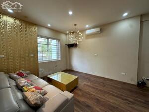 Cần bán căn hộ chung cư đường Quan Hoa, Cầu Giấy 110m2, 3Pn, lô góc full nội thất