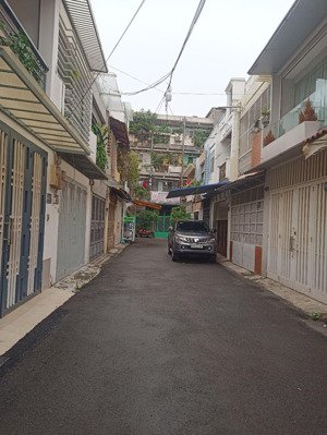 hẻm lớn xe hơi quay đầu, 2 căn liền kề, 8 x 14.5m, sát cách mạng tháng tám, quận 10, giá 9.x tỷ