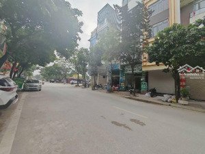 bán nhà phố hoàng công : dt:50m. 7tầng. mt:4m. giá:20,5 tỷ