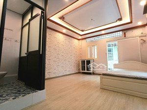 nhà ngộp bán gấp trong tuần - bán nhà cao đạt 30m² - 2 tầng - 5.6 tỷ - 2 mặt hẻm 4m