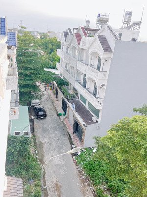 biệt thự mini mới hoàn thiện 5 tầng 5 phòng 8*11m mt 8m