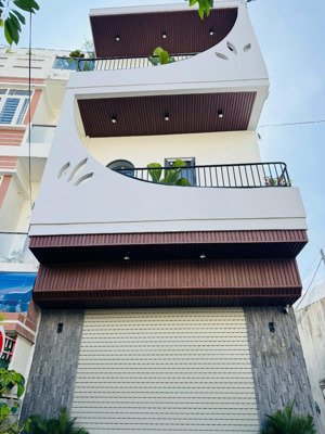 cần bán nhà thiết kế kiểu " homestay " có thang máy, mặt tiền đường phan như cẩn